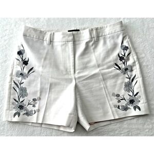 White‎ House Black Market The 5" Short Woman Size 6 White Grey Embroidered Lined